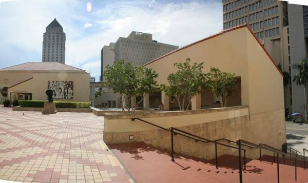Cultural Center Plaza (7/29/2008)