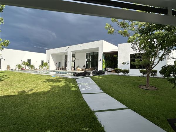 Pinecrest manor