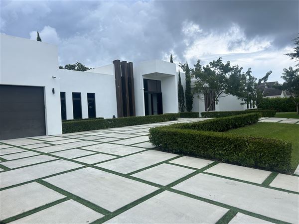 Pinecrest manor