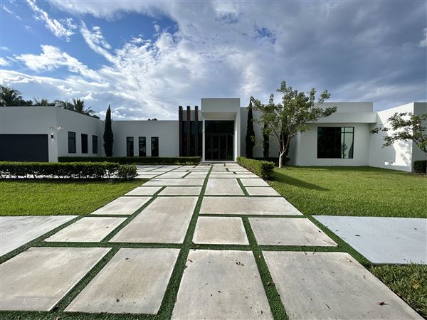 Pinecrest manor