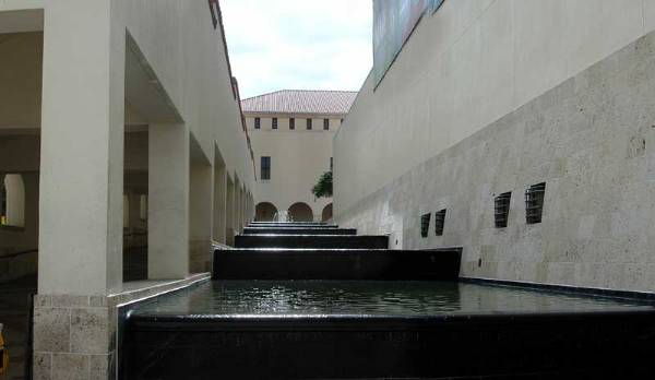 Cultural Center Plaza (10/30/2006 - Credits: Dorothea "Dee" Belz)