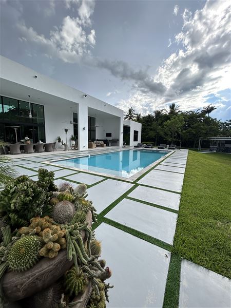 Pinecrest manor