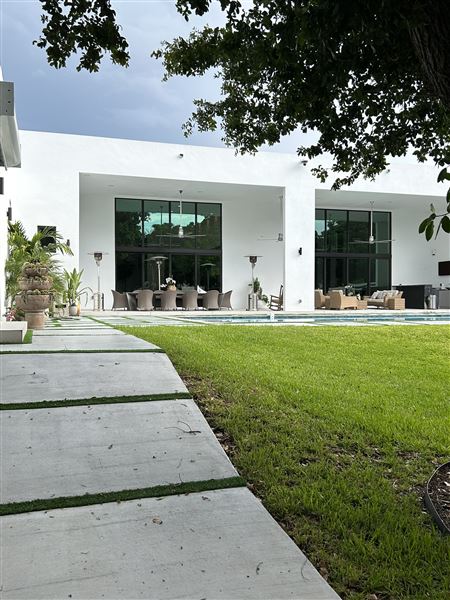 Pinecrest manor