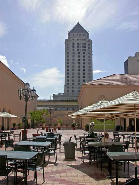 Cultural Center Plaza (10/30/2006 - Credits: Dorothea "Dee" Belz)